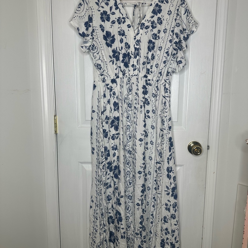 EUC American Rag Blue and White Flutter Sleeve Maxi Sundress - Picture 4 of 8